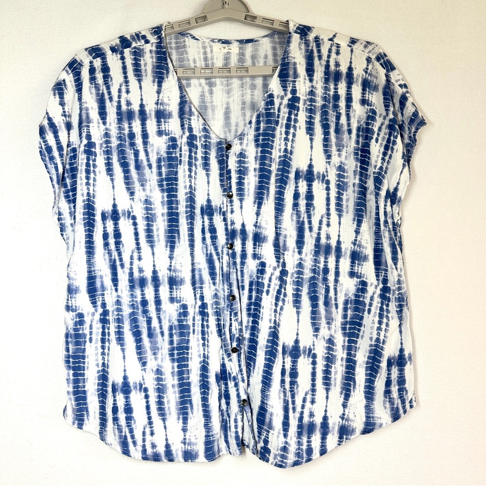 Maurices Tie Dye Top 2XL Blue White Buttons V Neck Blouse Rayon